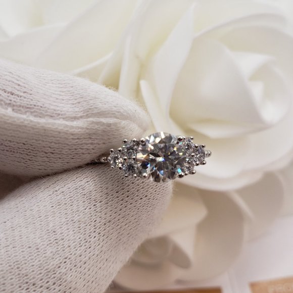 1.5 Carat Moissanite Ring in 925 Silver Band D-FL - Picture 5 of 6